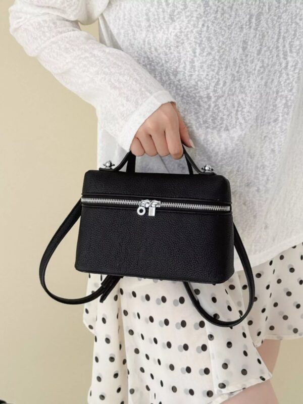 00057b26-a046-41c7-a157-ff5999104191-Max-Origin.jpg Textured Zipper Crossbody Bag