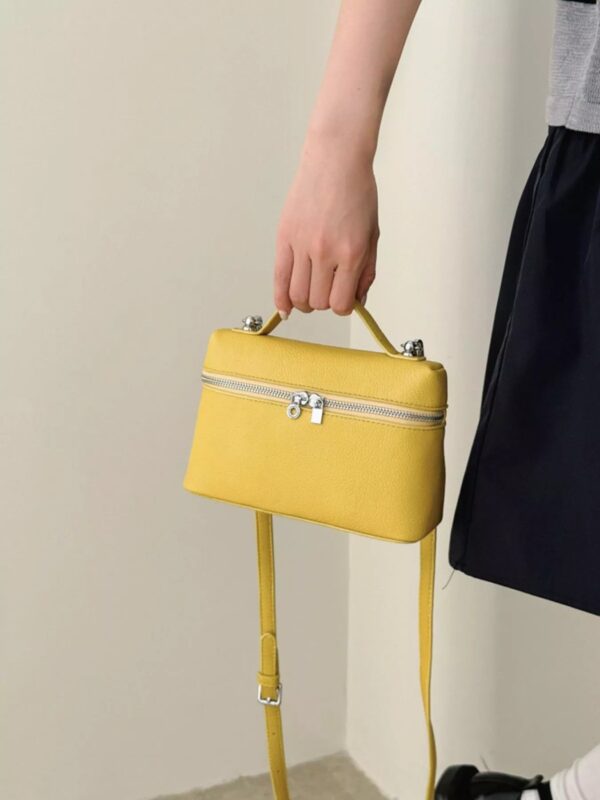 1aa1df72-5d1d-4c7c-a139-0c64fd997719-Max-Origin.jpg Textured Zipper Crossbody Bag