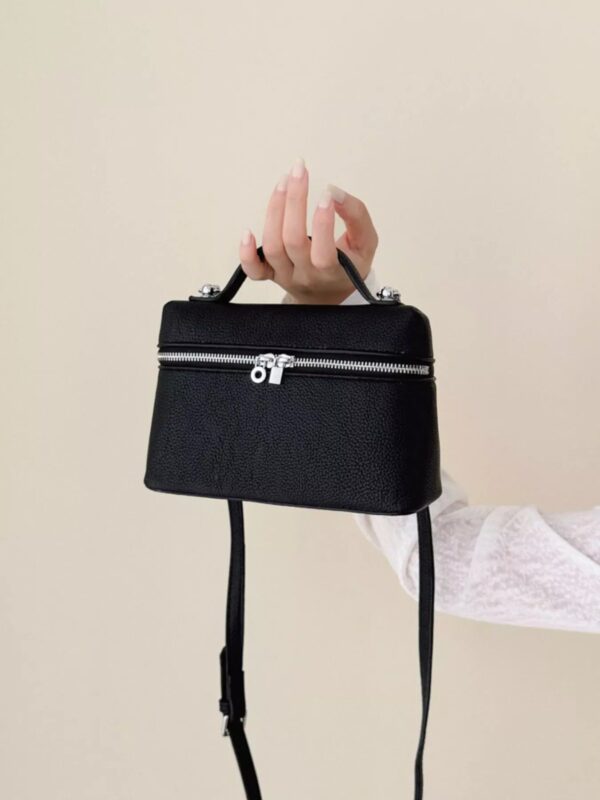 1b9974b3-1b3e-48e2-8ac4-8625a36c686f-Max-Origin.jpg Textured Zipper Crossbody Bag