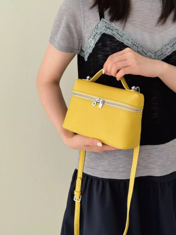 8e2ec77d-c3cf-4761-a044-d7394a10036b-Max-Origin.jpg Textured Zipper Crossbody Bag