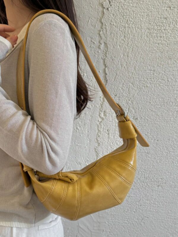 ec47a3bc-969e-4d67-a94f-73ccf66c7ca6-Max-Origin.jpg Crescent-Shaped Crossbody Bag